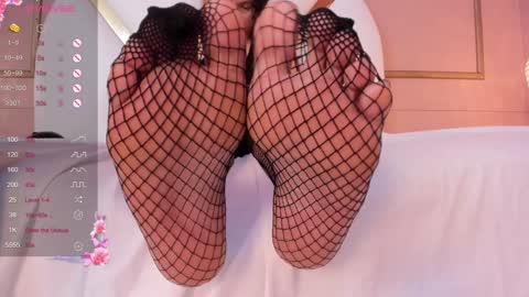 Snapshot of donnapaul_ chatting on December 18, 2024, 3:33 pm Paula DiazGMT-5 0730 - 1400 online show from December 18, 2024, 3:33 pm