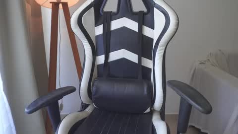 Donatella online show from October 31, 2025, 11:55 am