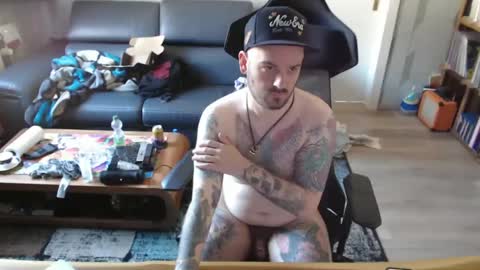 doomsy_minatozaki online show from January 17, 2025, 11:59 am