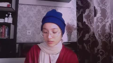 Mia online show from October 8, 2025, 10:57 am