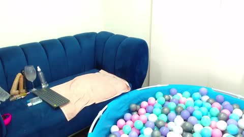 Anny online show from November 3, 2025, 11:44 am