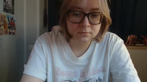 Lola online show from October 20, 2025, 7:42 am