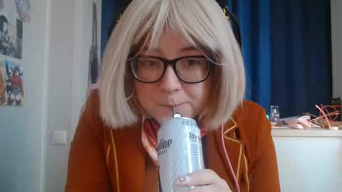 Lola online show from October 31, 2025, 7:20 am