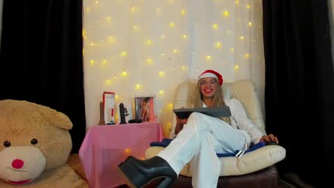 Nicolle online show from December 2, 2024, 9:28 pm