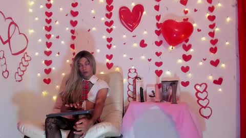 Nicolle online show from February 10, 2025, 2:37 pm