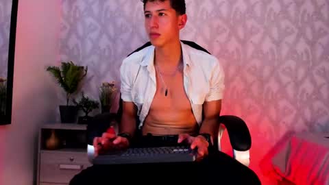 dorian_mystery online show from December 3, 2024, 4:25 am