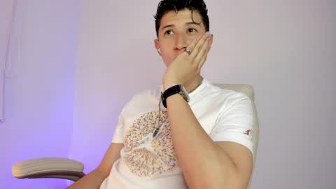 Snapshot of dorian_mystery chatting on April 18, 2026, 12:25 am dorian_mystery online show from April 18, 2026, 12:25 am