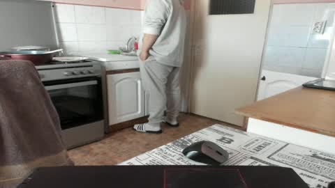 Snapshot of doriancretu95 chatting on April 11, 2026, 8:07 am menu below online show from April 11, 2026, 8:07 am