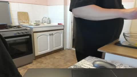 Snapshot of doriancretu95 chatting on May 9, 2026, 12:54 pm menu below online show from May 9, 2026, 12:54 pm