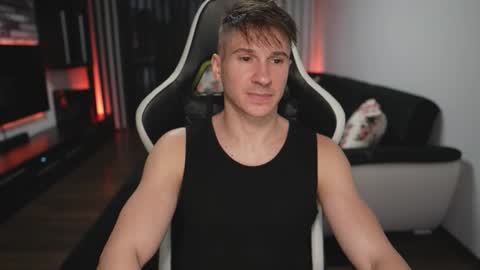 Dorian Reyes online show from November 19, 2025, 10:32 pm