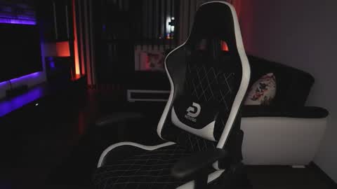 Dorian Reyes online show from November 24, 2025, 2:11 am