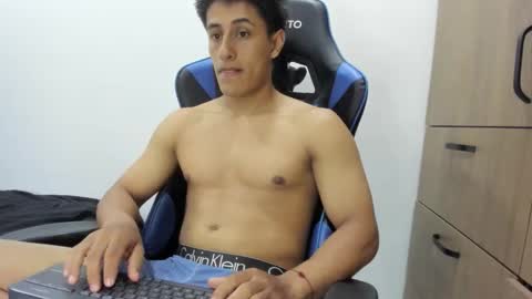 dorman_boy online show from November 4, 2025, 2:43 am