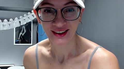 Snapshot of dorothy_meyer chatting on October 29, 2025, 2:36 am Dorothy Next stream on Monday at 3am-9am online show from October 29, 2025, 2:36 am