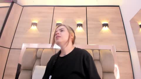  DOROTHY online show from November 19, 2025, 2:22 am