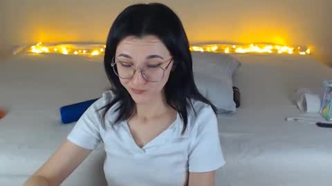 Snapshot of dorotty_ chatting on December 12, 2024, 12:38 am Your Dorotty online show from December 12, 2024, 12:38 am