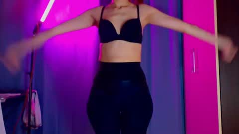 Snapshot of dorotty_ chatting on October 20, 2025, 2:45 am Your Dorotty online show from October 20, 2025, 2:45 am