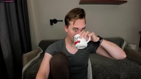 Snapshot of dr_your_dream chatting on October 25, 2025, 8:36 pm Mervin online show from October 25, 2025, 8:36 pm