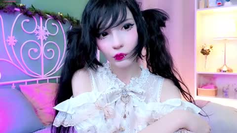 Snapshot of draculaura_ chatting on December 19, 2024, 8:55 pm Draculaura online show from December 19, 2024, 8:55 pm