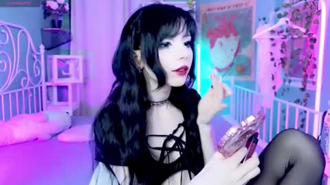Snapshot of draculaura_ chatting on February 9, 2025, 9:17 pm Draculaura online show from February 9, 2025, 9:17 pm