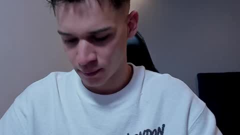 drake_carter1 online show from May 4, 2026, 2:18 am