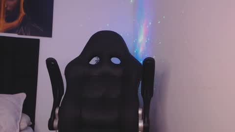 Snapshot of drake_cole11 chatting on December 2, 2024, 3:47 pm drake_cole11 online show from December 2, 2024, 3:47 pm