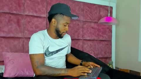 Snapshot of drake_nassir4 chatting on December 7, 2024, 3:47 am ---Drake--- online show from December 7, 2024, 3:47 am