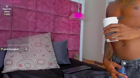 Snapshot of drake_nassir4 chatting on February 11, 2025, 8:37 am ---Drake--- online show from February 11, 2025, 8:37 am