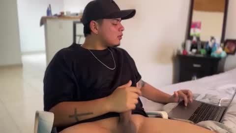 Snapshot of drakenn_ chatting on March 7, 2026, 5:21 pm drakeeee online show from March 7, 2026, 5:21 pm