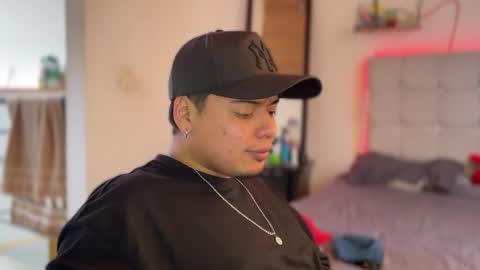 Snapshot of drakenn_ chatting on March 11, 2026, 6:25 pm drakeeee online show from March 11, 2026, 6:25 pm