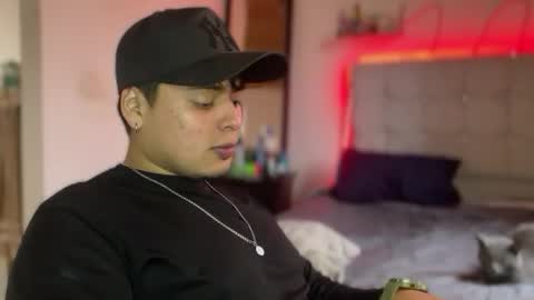 Snapshot of drakenn_ chatting on March 18, 2026, 10:35 pm drakeeee online show from March 18, 2026, 10:35 pm