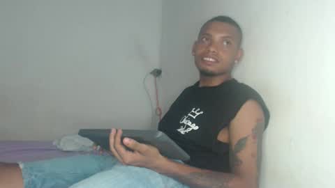 Snapshot of drako_monstercock chatting on December 16, 2024, 11:18 pm drako_monstercock online show from December 16, 2024, 11:18 pm