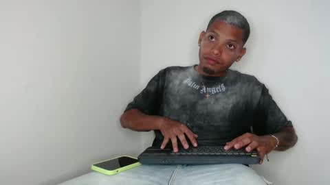 Snapshot of drako_monstercock chatting on January 19, 2025, 10:17 am drako_monstercock online show from January 19, 2025, 10:17 am