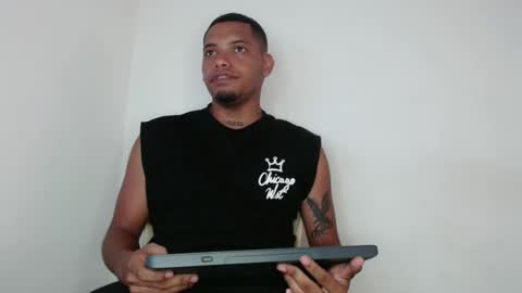 Snapshot of drako_monstercock chatting on February 12, 2025, 5:37 pm drako_monstercock online show from February 12, 2025, 5:37 pm
