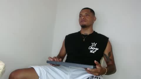 Snapshot of drako_monstercock chatting on February 27, 2025, 7:15 pm drako_monstercock online show from February 27, 2025, 7:15 pm