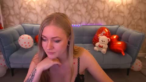 Lina online show from February 15, 2026, 6:54 am