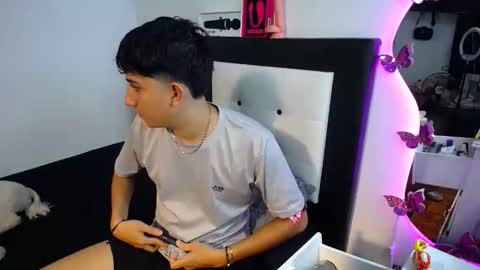 -- nicolle and jhon -- online show from October 11, 2025, 11:20 am