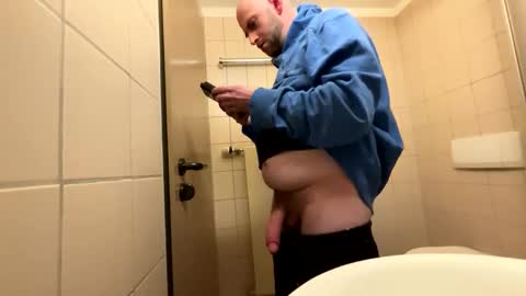 drawingcock online show from October 19, 2025, 10:32 pm