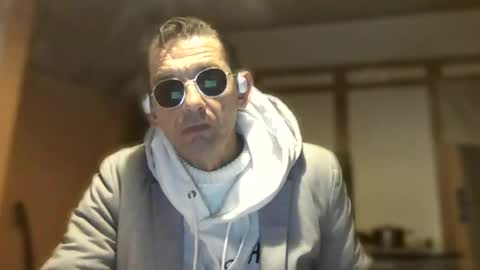 Snapshot of dreambob chatting on December 1, 2025, 7:19 pm Dreambob online show from December 1, 2025, 7:19 pm