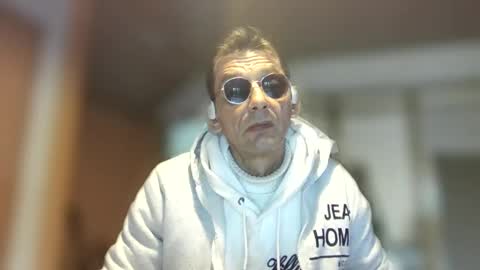 Snapshot of dreambob chatting on April 4, 2026, 9:07 am Dreambob online show from April 4, 2026, 9:07 am