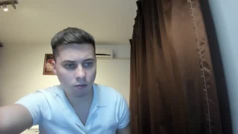 Snapshot of dreamboy240 chatting on December 4, 2025, 4:38 pm Johnny online show from December 4, 2025, 4:38 pm