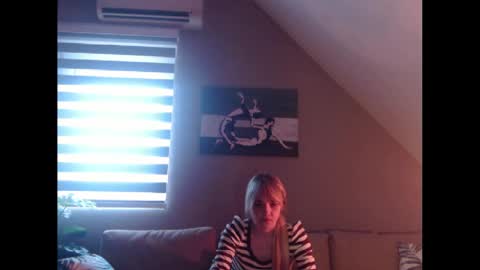 A girl online show from December 11, 2024, 7:53 am