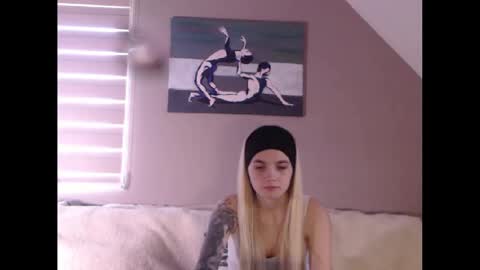 A girl online show from January 7, 2025, 7:20 am