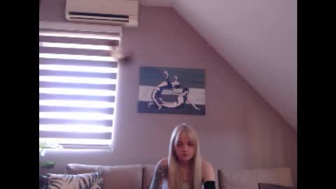 A girl online show from March 10, 2025, 7:53 am