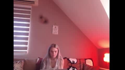 A girl online show from February 18, 2026, 8:21 am