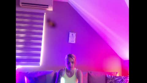 A girl online show from May 26, 2026, 7:15 am