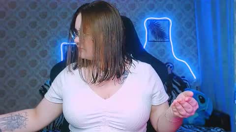 dreamforyoue2 online show from September 17, 2025, 6:53 pm