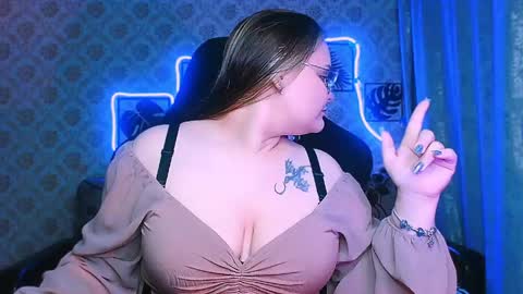 dreamforyoue2 online show from May 3, 2026, 5:08 pm