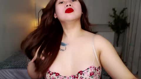 Snapshot of dreamgirlheaven chatting on April 7, 2026, 6:25 am Heaven online show from April 7, 2026, 6:25 am