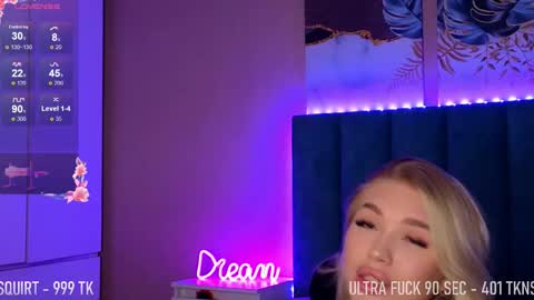 Snapshot of dreamkisslove chatting on November 1, 2025, 3:52 am Mila online show from November 1, 2025, 3:52 am