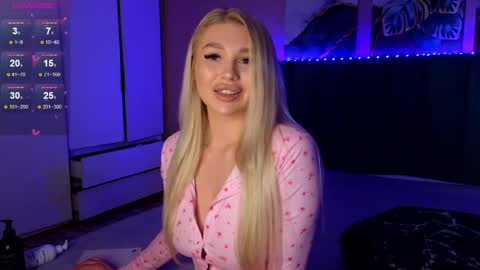 Snapshot of dreamkisslove chatting on April 13, 2026, 4:29 am Mila online show from April 13, 2026, 4:29 am